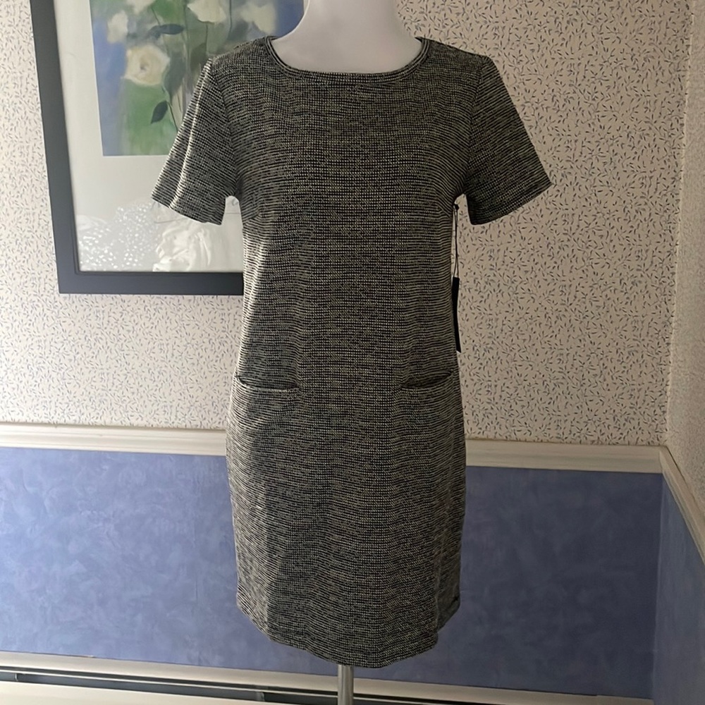 Ladies, short sleeve shift dress with pockets